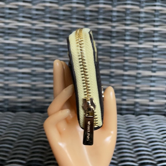 Michael Kors Medium Zip Around Card Case - Picture 6 of 16